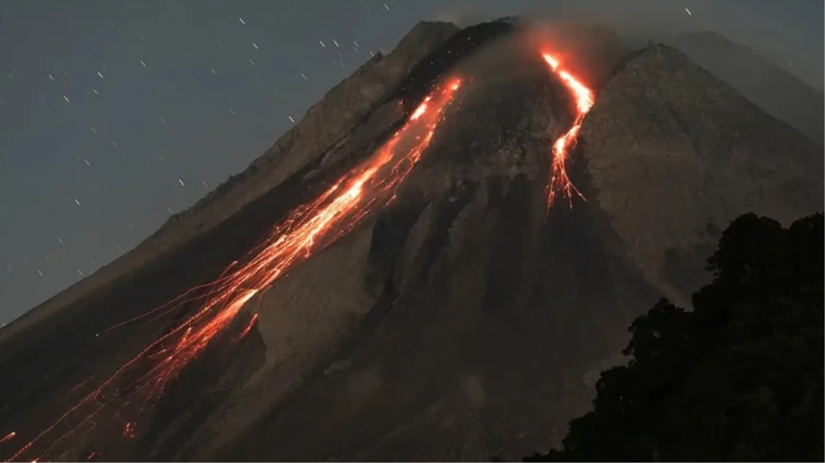 Endonezya'da yanarda? patlamas?! 800 metre yksekli?e kl pskrtt, blge halk? panikte