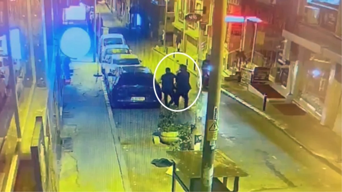 İstanbul'un göbeğinde silah çekip kadın kaçırmaya çalıştılar! Anbean kamerada